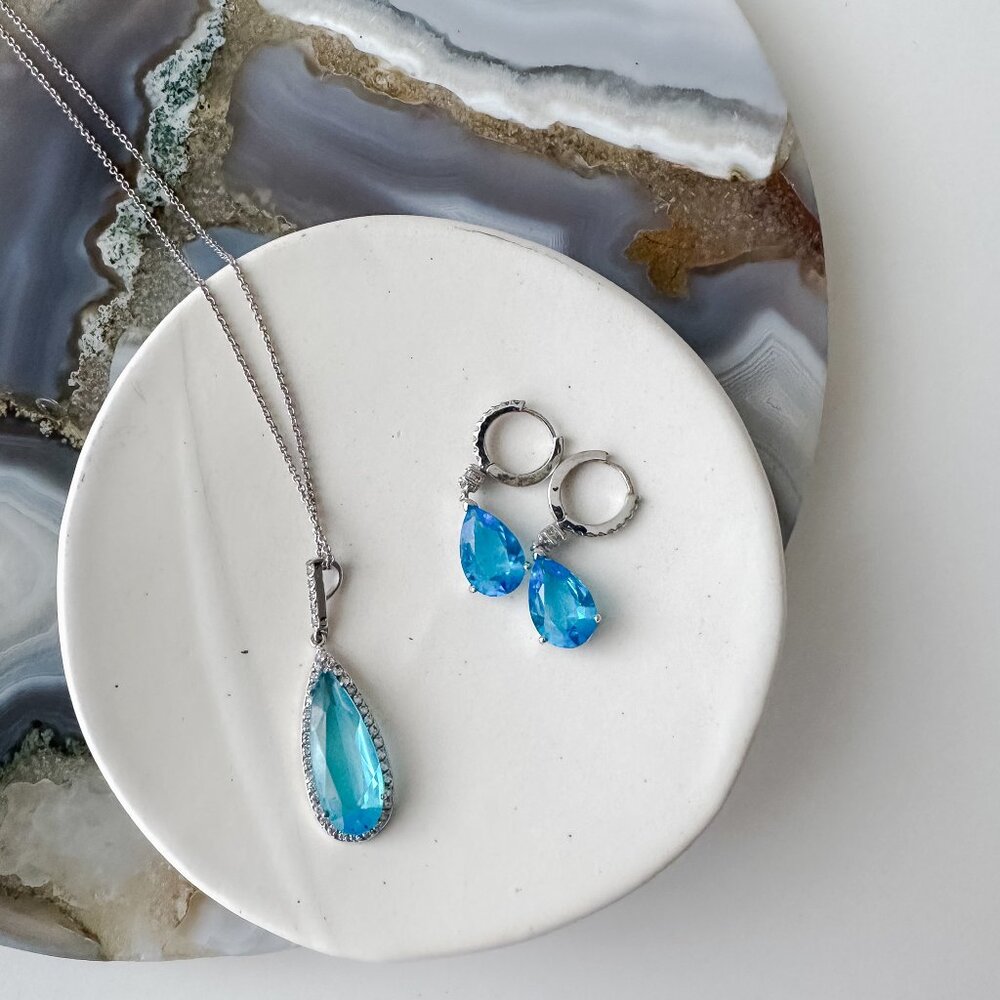 Elegant Blue and Silver Jewelry Set – Necklace and Earrings
